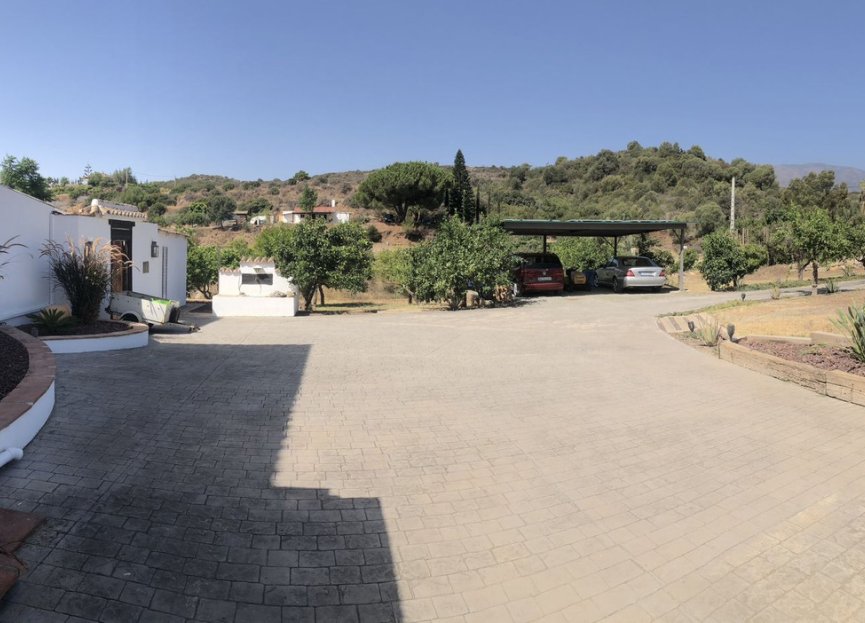 Resale - House - Finca - Cortijo - Estepona - Estepona Centro