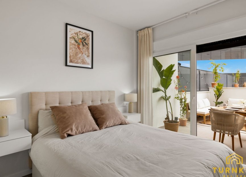 Resale - Apartment - Middle Floor Apartment - Estepona - Estepona Centro