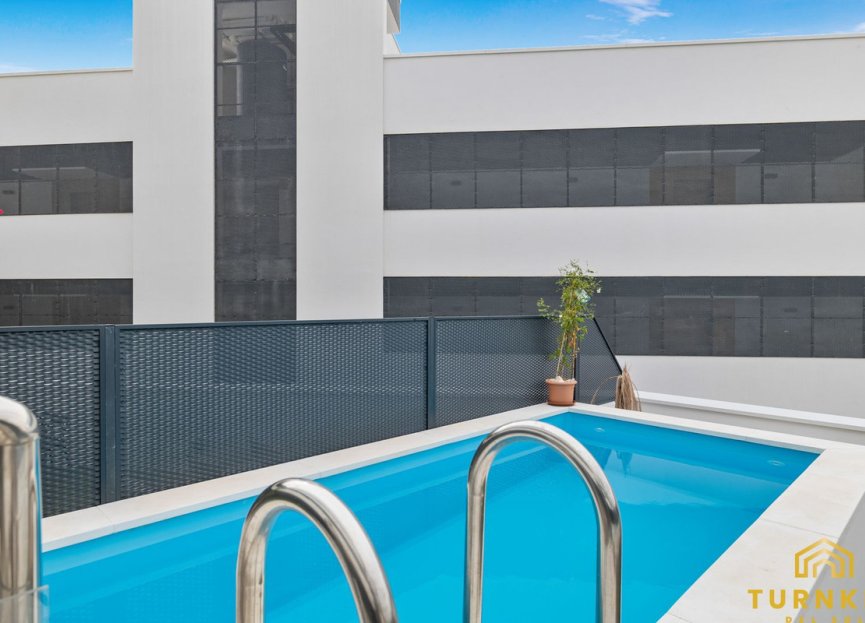 Resale - Apartment - Middle Floor Apartment - Estepona - Estepona Centro