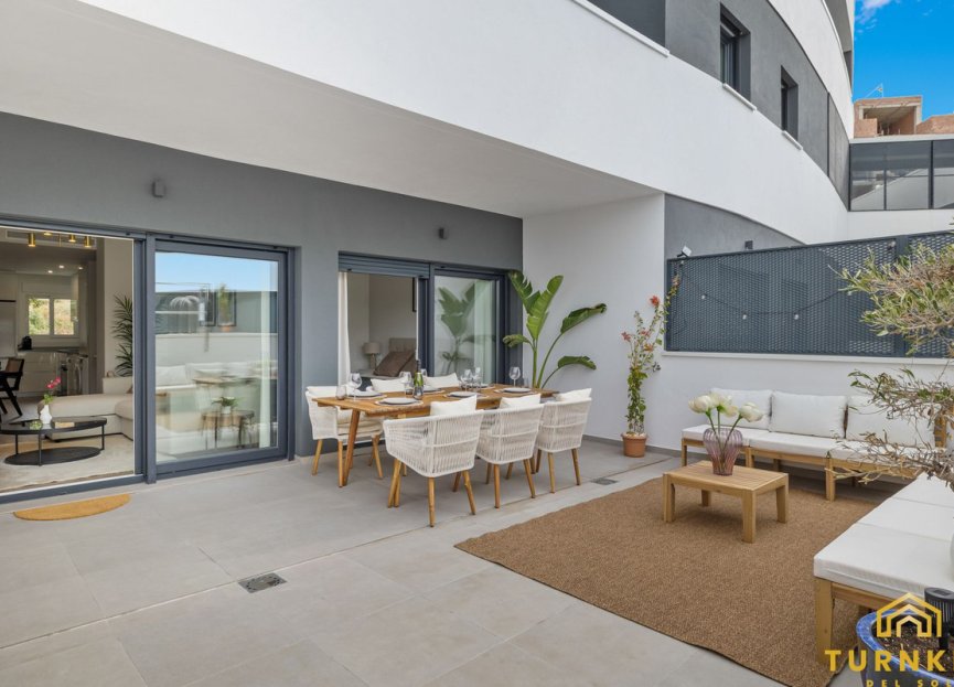 Resale - Apartment - Middle Floor Apartment - Estepona - Estepona Centro