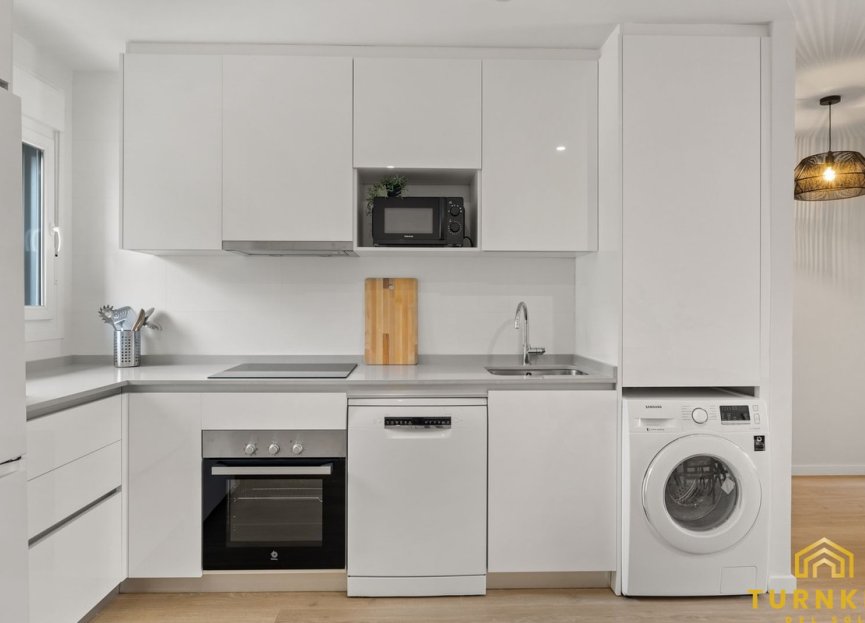 Resale - Apartment - Middle Floor Apartment - Estepona - Estepona Centro