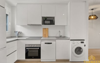 Resale - Apartment - Middle Floor Apartment - Estepona - Estepona Centro