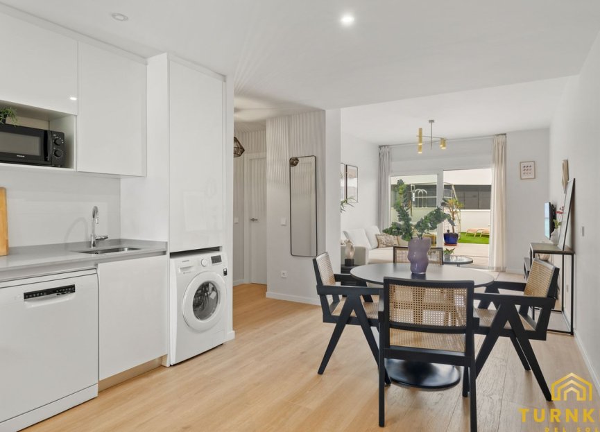 Resale - Apartment - Middle Floor Apartment - Estepona - Estepona Centro