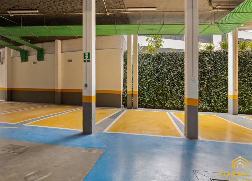 Resale - Apartment - Middle Floor Apartment - Estepona - Estepona Centro