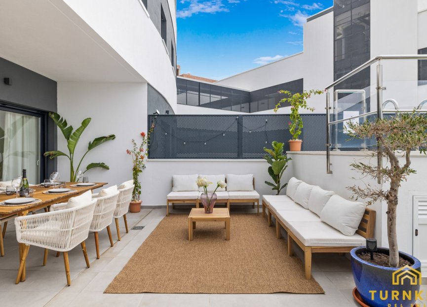 Resale - Apartment - Middle Floor Apartment - Estepona - Estepona Centro