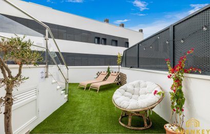 Resale - Apartment - Middle Floor Apartment - Estepona - Estepona Centro