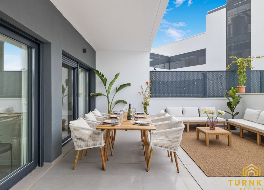 Resale - Apartment - Middle Floor Apartment - Estepona - Estepona Centro