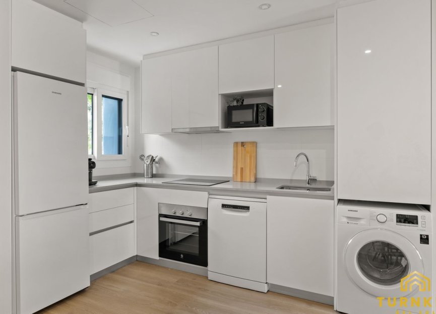 Resale - Apartment - Middle Floor Apartment - Estepona - Estepona Centro