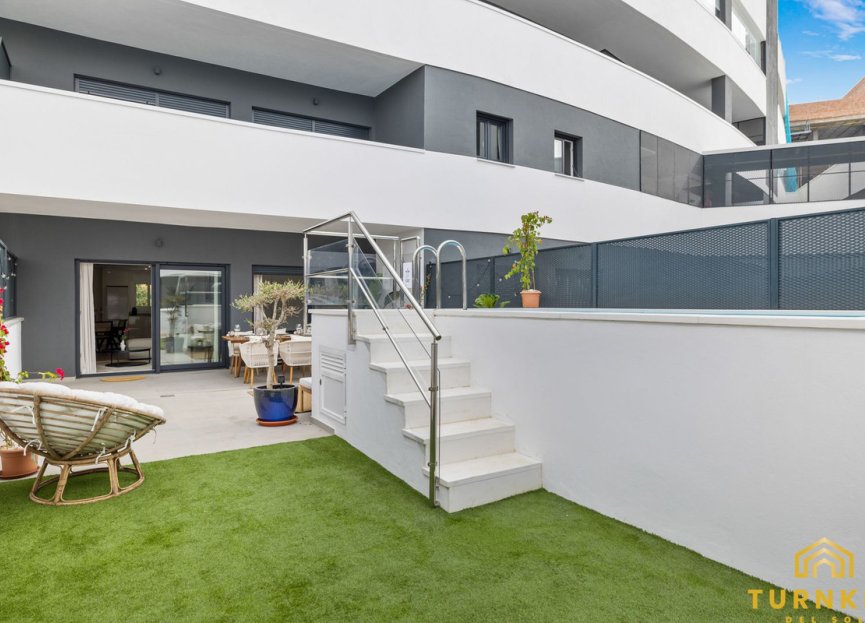 Resale - Apartment - Middle Floor Apartment - Estepona - Estepona Centro