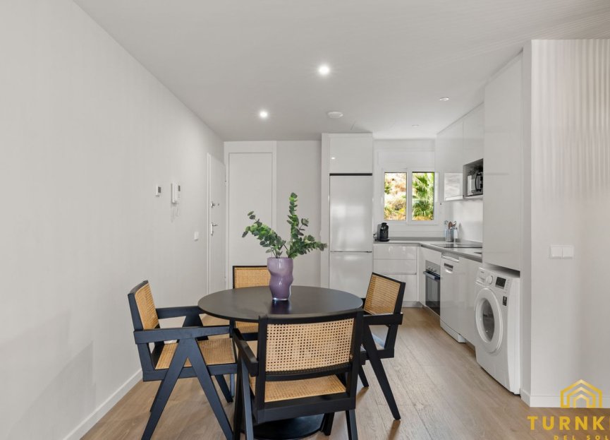 Resale - Apartment - Middle Floor Apartment - Estepona - Estepona Centro