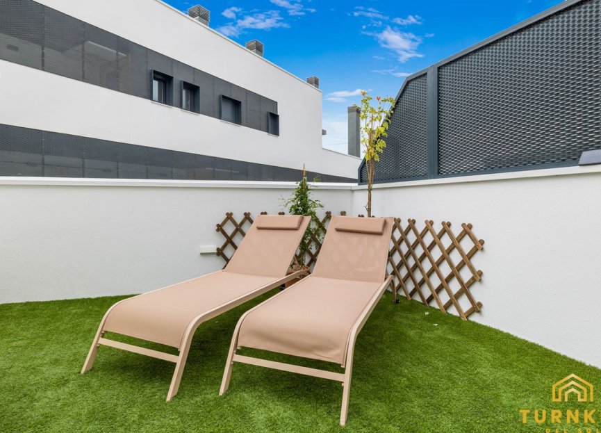 Resale - Apartment - Middle Floor Apartment - Estepona - Estepona Centro