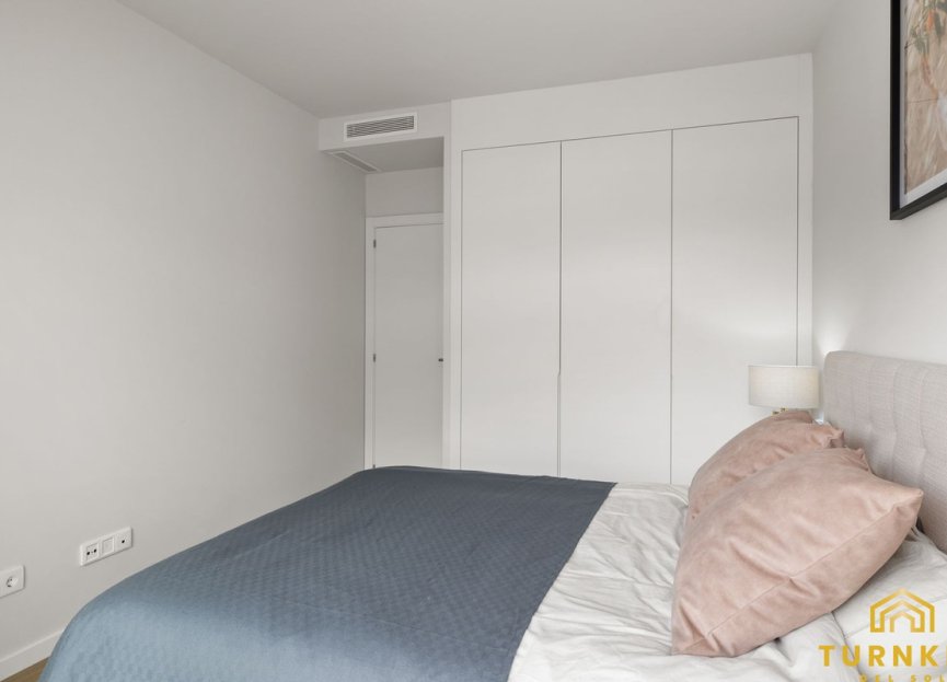 Resale - Apartment - Middle Floor Apartment - Estepona - Estepona Centro