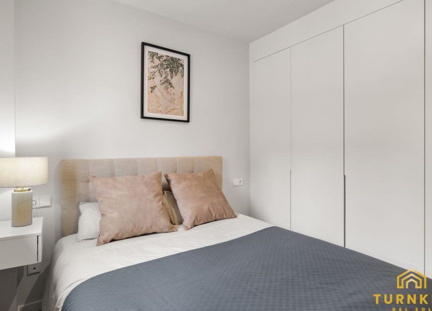 Resale - Apartment - Middle Floor Apartment - Estepona - Estepona Centro