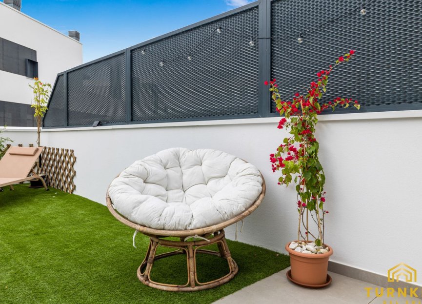 Resale - Apartment - Middle Floor Apartment - Estepona - Estepona Centro