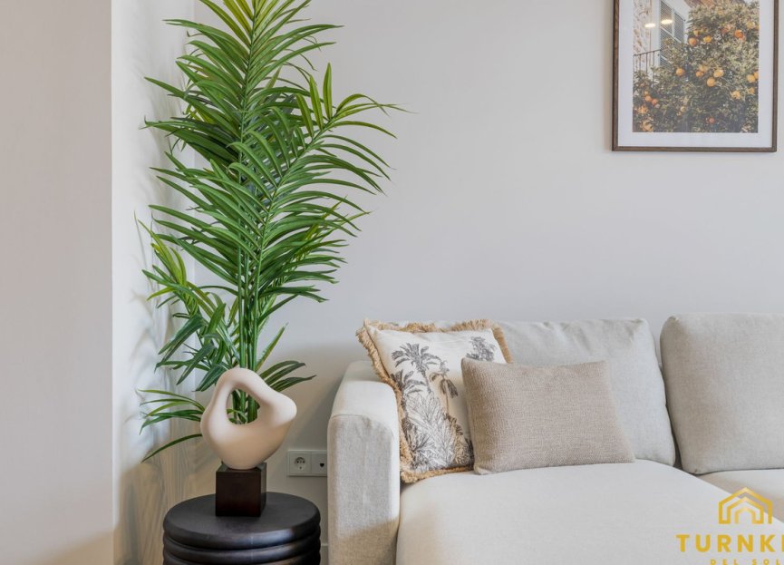 Resale - Apartment - Middle Floor Apartment - Estepona - Estepona Centro