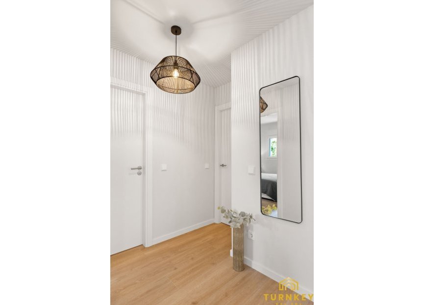 Resale - Apartment - Middle Floor Apartment - Estepona - Estepona Centro