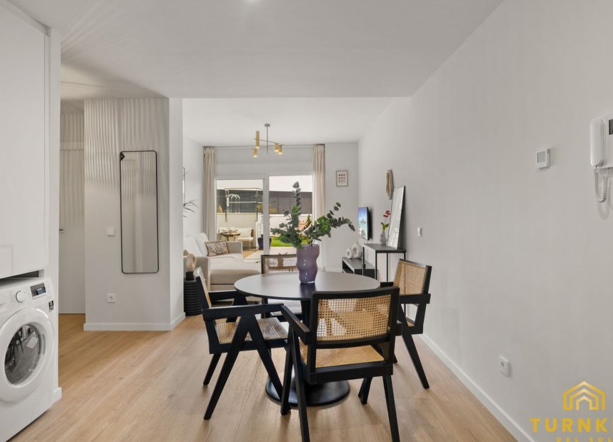 Resale - Apartment - Middle Floor Apartment - Estepona - Estepona Centro