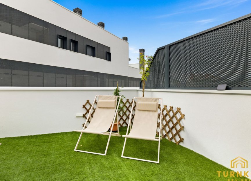 Resale - Apartment - Middle Floor Apartment - Estepona - Estepona Centro