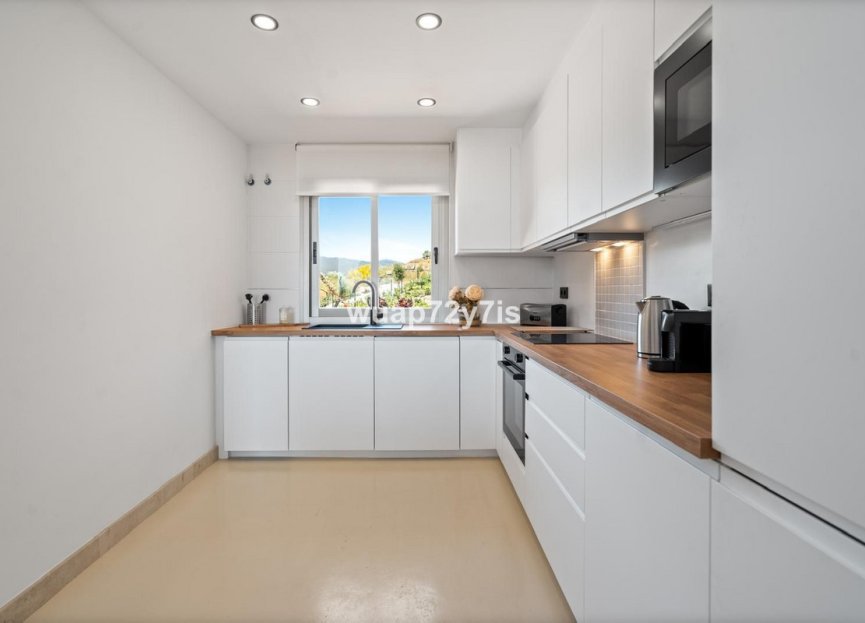 Resale - Apartment - Penthouse - Estepona - Selwo