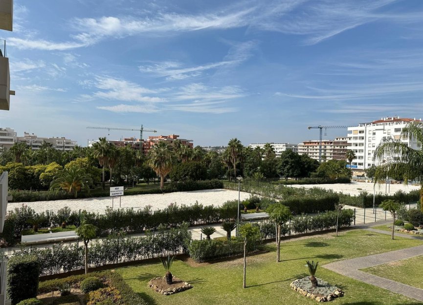 Resale - Apartment - Middle Floor Apartment - Marbella - Nueva Andalucia