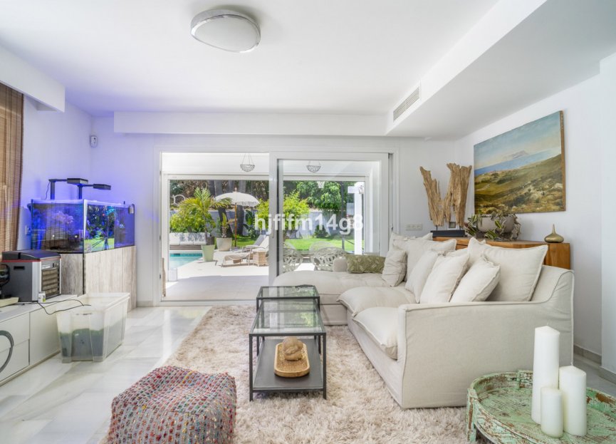 Resale - House - Detached Villa - Marbella - Nueva Andalucia