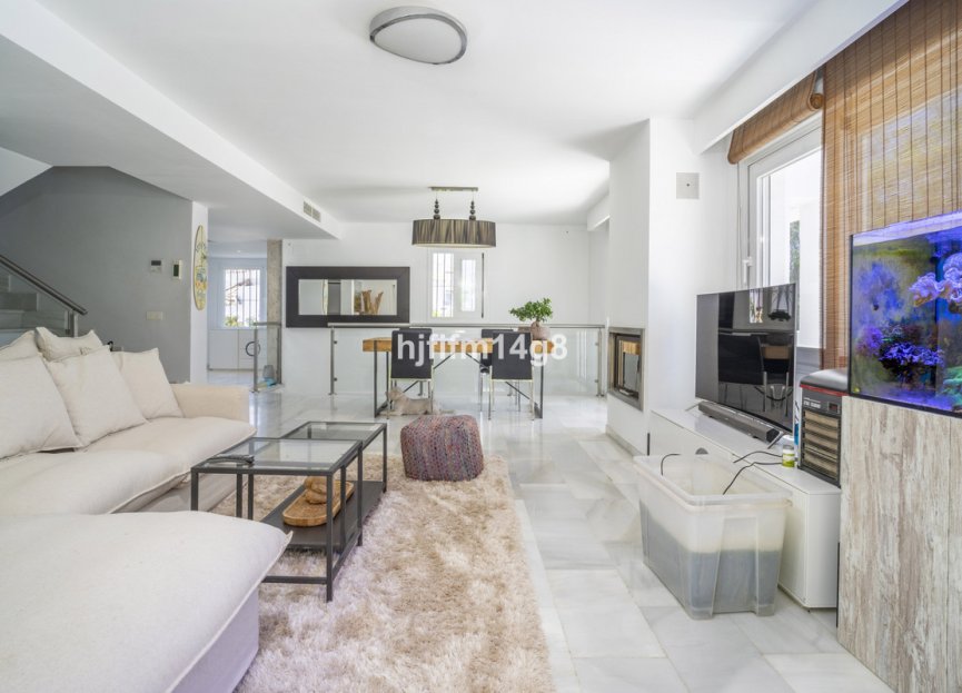 Resale - House - Detached Villa - Marbella - Nueva Andalucia