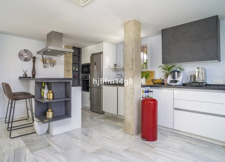 Resale - House - Detached Villa - Marbella - Nueva Andalucia