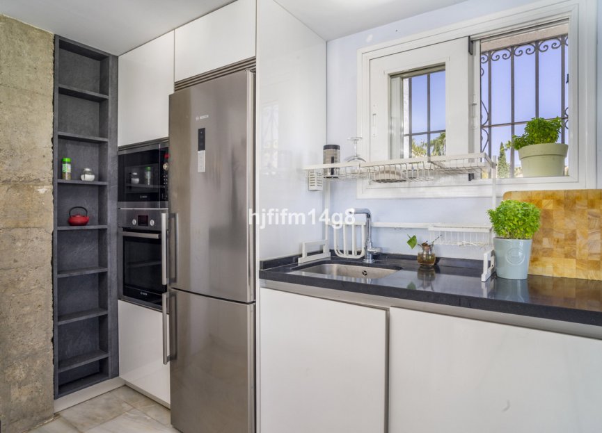 Resale - House - Detached Villa - Marbella - Nueva Andalucia