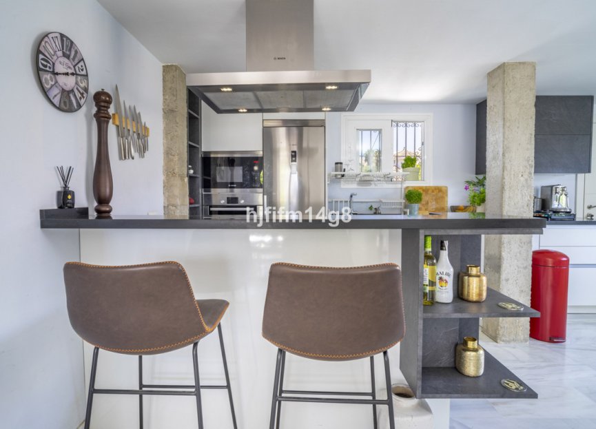 Resale - House - Detached Villa - Marbella - Nueva Andalucia