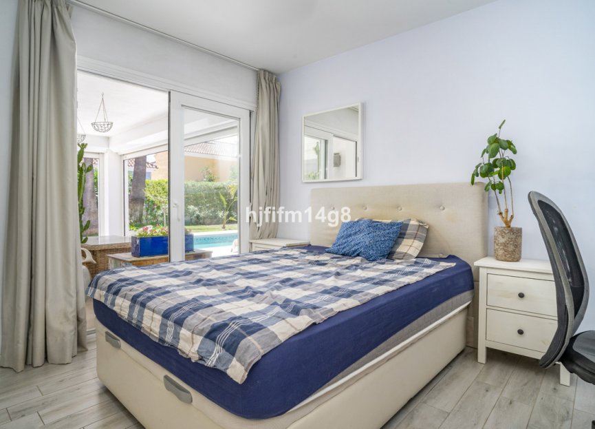 Resale - House - Detached Villa - Marbella - Nueva Andalucia