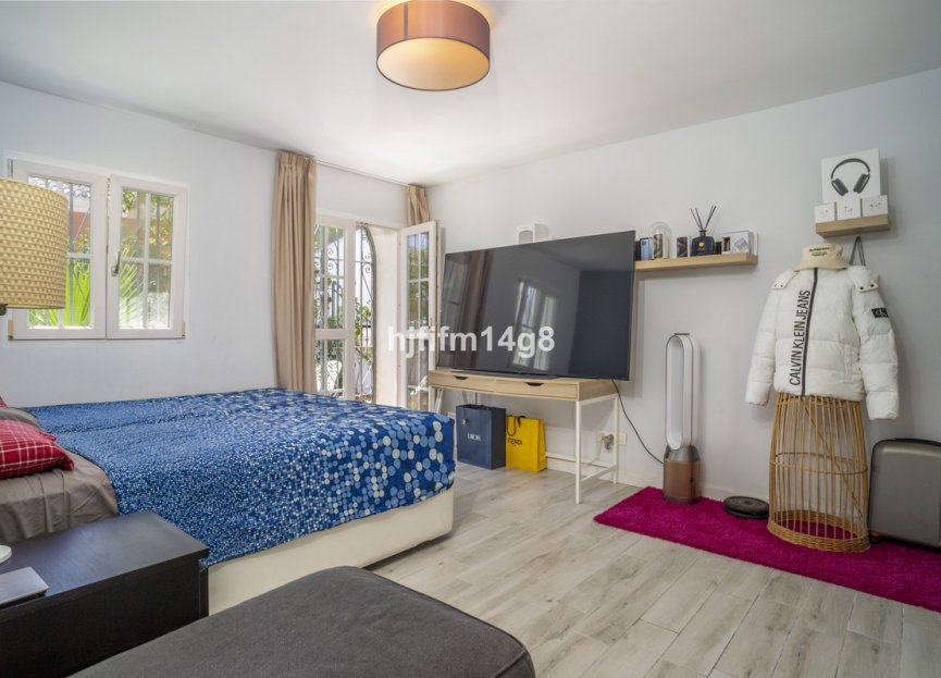 Resale - House - Detached Villa - Marbella - Nueva Andalucia