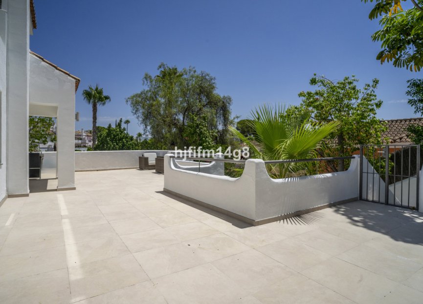 Resale - House - Detached Villa - Marbella - Nueva Andalucia