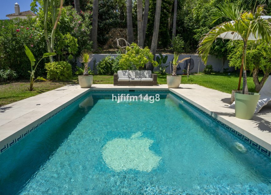 Resale - House - Detached Villa - Marbella - Nueva Andalucia