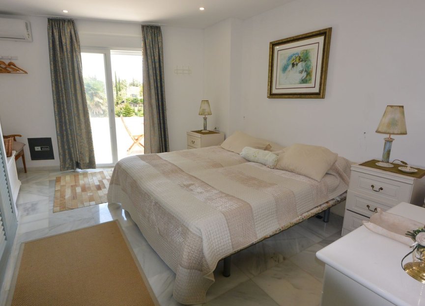 Resale - Apartment - Ground Floor Apartment - Marbella - The Golden Mile