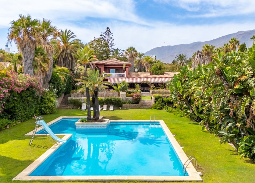 Resale - House - Detached Villa - Estepona - Estepona Centro