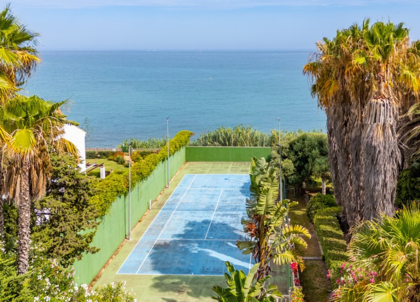 Resale - House - Detached Villa - Estepona - Estepona Centro