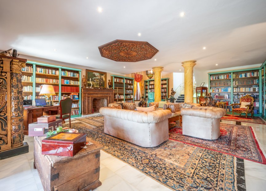 Resale - House - Detached Villa - Estepona - Estepona Centro