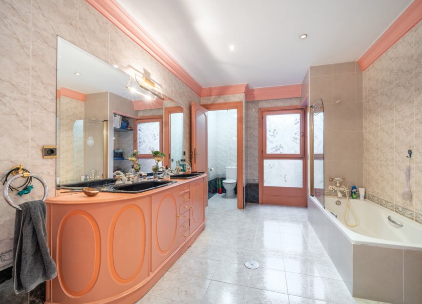 Resale - House - Detached Villa - Estepona - Estepona Centro