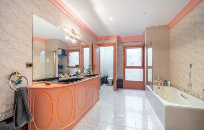 Resale - House - Detached Villa - Estepona - Estepona Centro