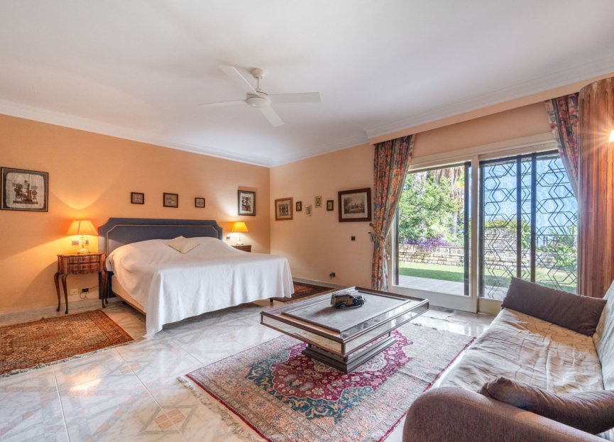 Resale - House - Detached Villa - Estepona - Estepona Centro