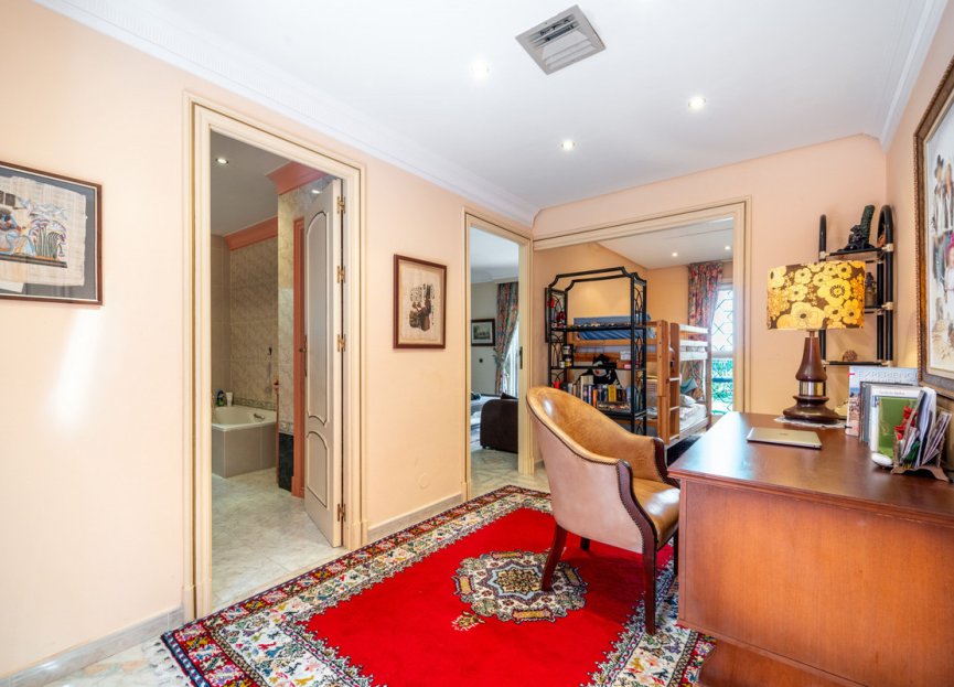 Resale - House - Detached Villa - Estepona - Estepona Centro