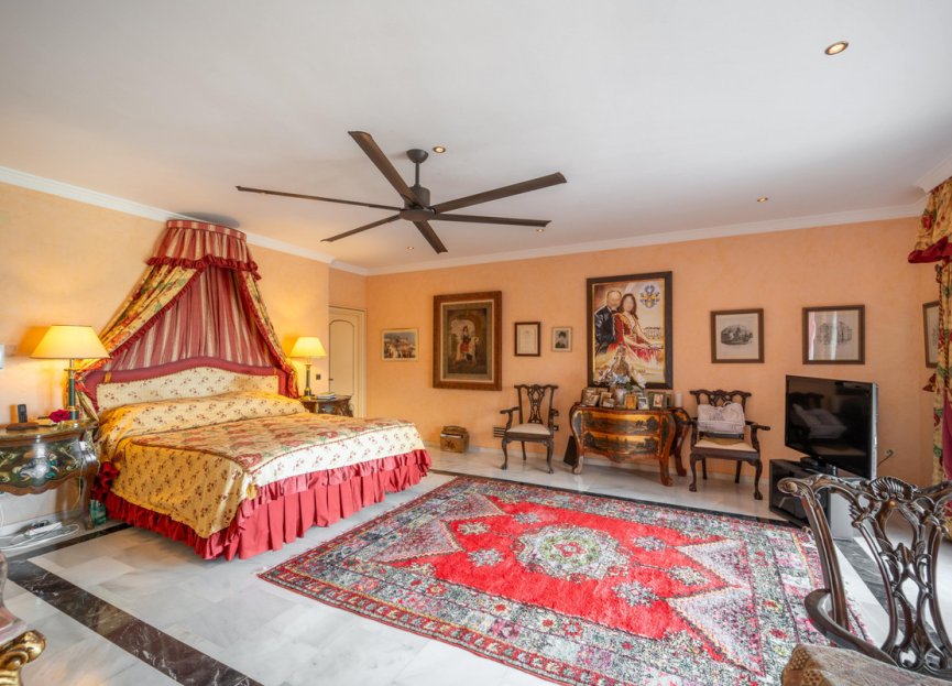 Resale - House - Detached Villa - Estepona - Estepona Centro