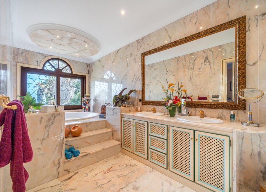 Resale - House - Detached Villa - Estepona - Estepona Centro