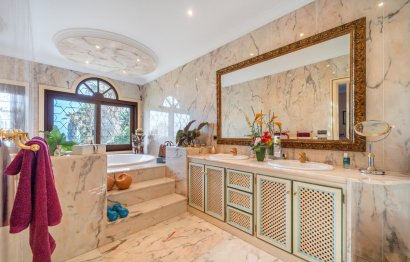 Resale - House - Detached Villa - Estepona - Estepona Centro