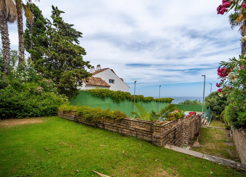 Resale - House - Detached Villa - Estepona - Estepona Centro