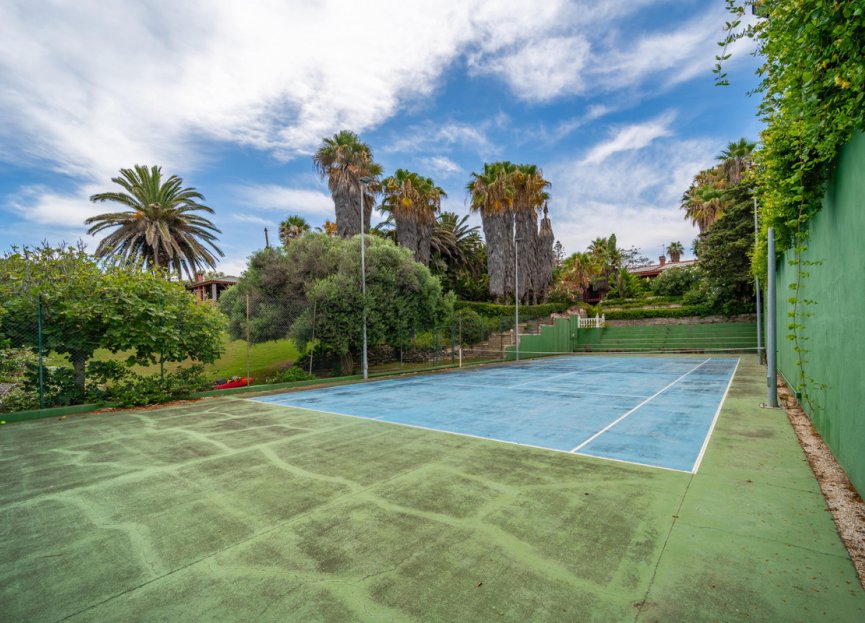 Resale - House - Detached Villa - Estepona - Estepona Centro