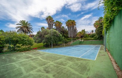 Resale - House - Detached Villa - Estepona - Estepona Centro