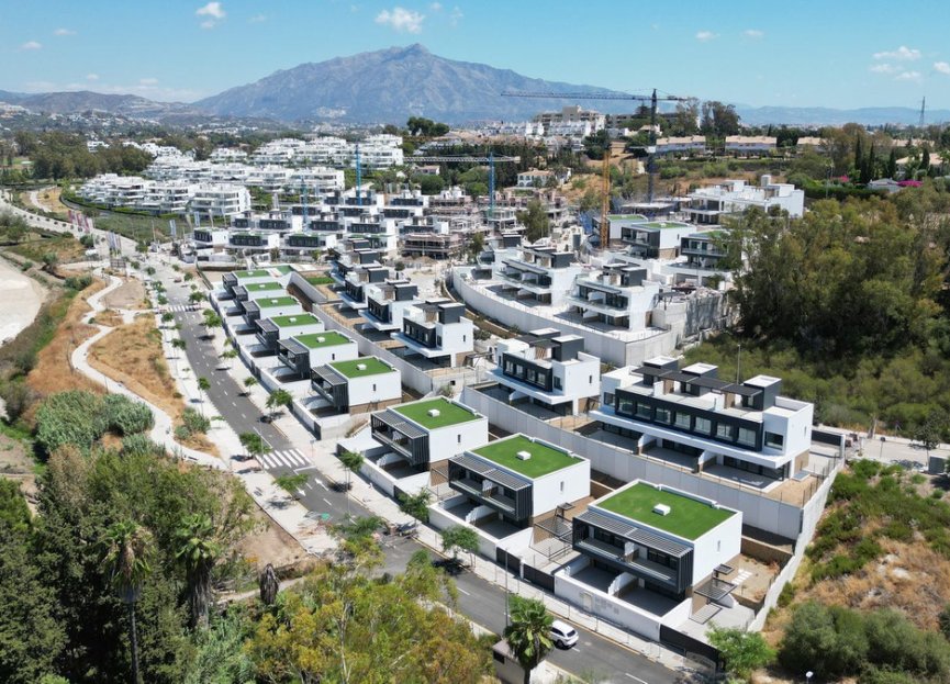 Resale - House - Semi-Detached House - Estepona - Estepona Centro