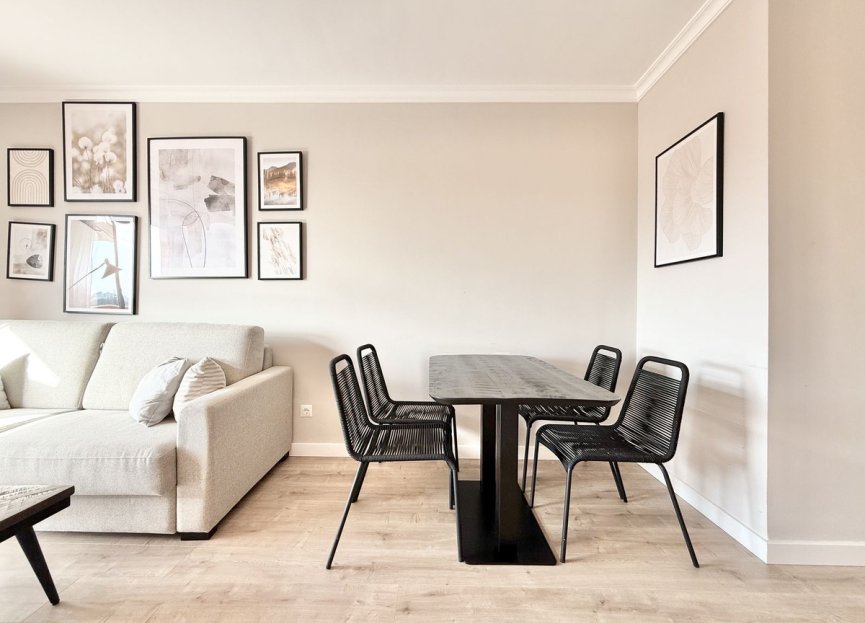 Resale - Apartment - Middle Floor Apartment - Benahavís - Benahavís Centro