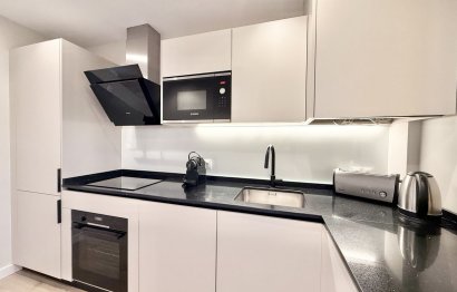 Resale - Apartment - Middle Floor Apartment - Benahavís - Benahavís Centro